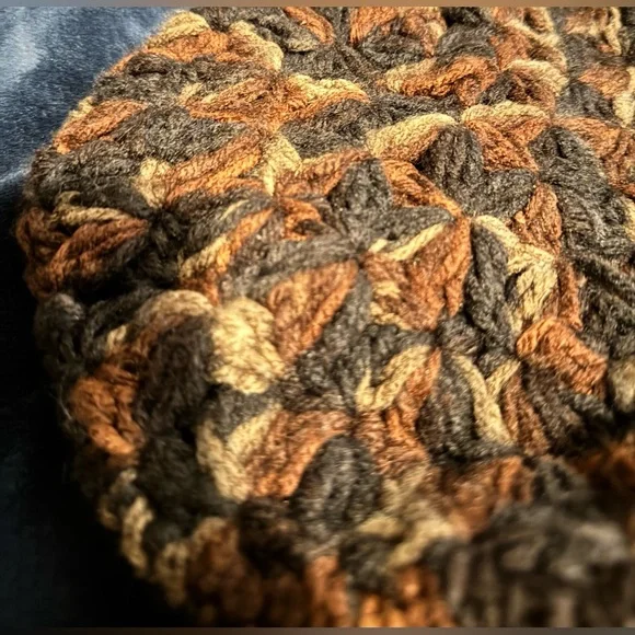 Handmade Crochet Leaf Beret - Picture 4 of 9